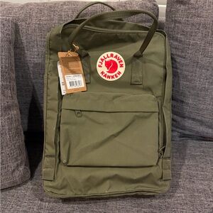 Fjällräven Kånken 15-Inch
Laptop Backpack olive Green